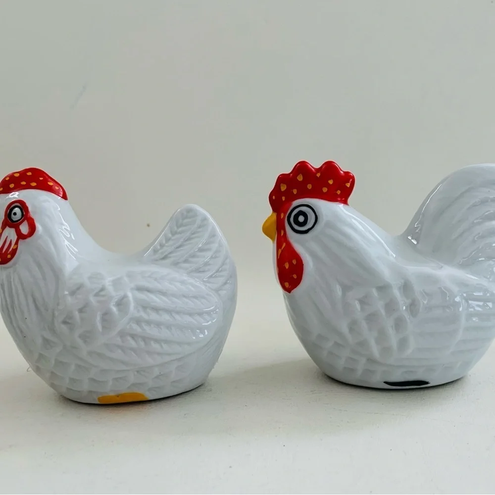 White Chicken  Salt and Pepper Shakers Set Hen - Rare & Very Nice!